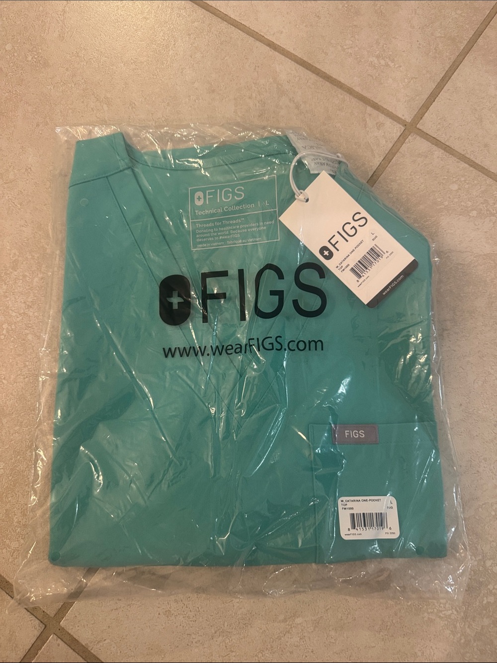 FIGS Women’s Catarina One-Pocket Scrub Top - Surgical Green